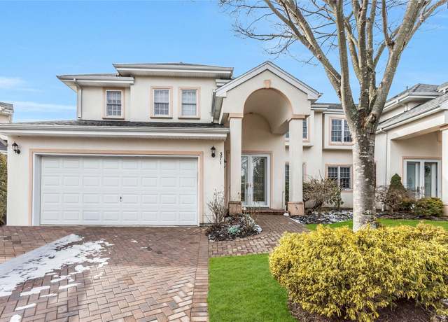 Property at 371 Altessa Blvd, Melville, NY 11747, 3 beds, 3.5 baths