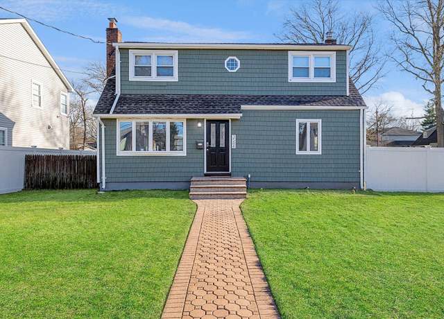 Property at 3584 Lufberry Ave, Wantagh, NY 11793, 3 beds, 3 baths