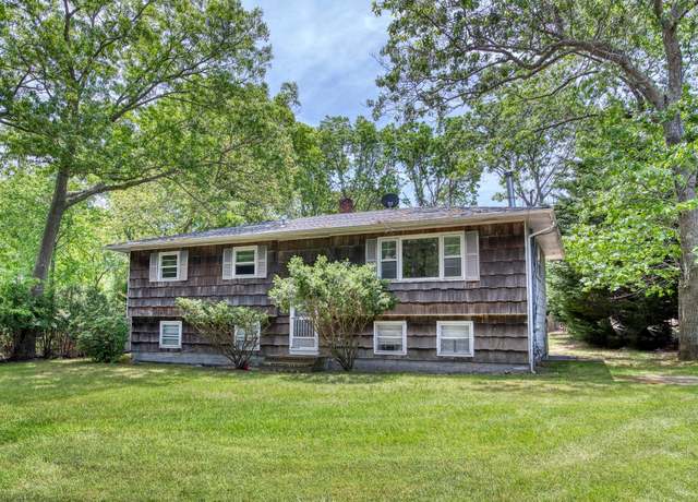 Property at 3 Deerfield Dr, Sag Harbor, NY 11963, 4 beds, 2 baths
