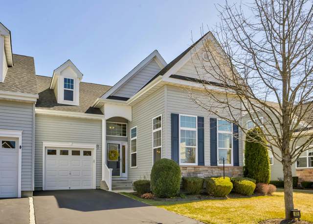 Property at 42 Augusta Dr, Medford, NY 11763, 2 beds, 2.5 baths