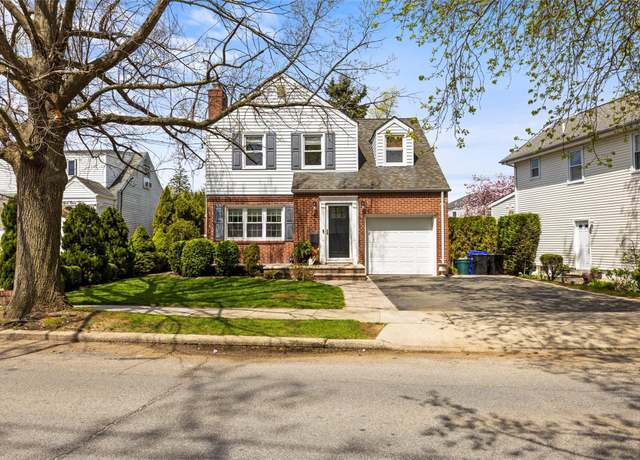 Property at 601 Cornwell Ave, Malverne, NY 11565, 3 beds, 1.5 baths