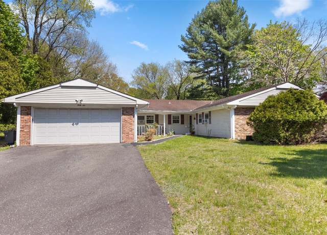 Property at 46 Hargrove Dr, Stony Brook, NY 11790, 4 beds, 3 baths