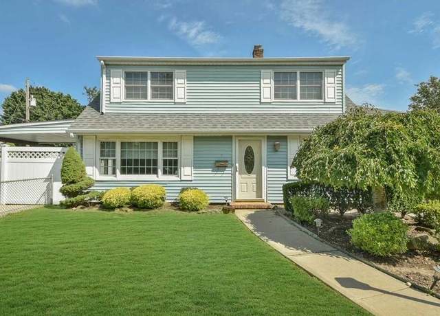 Property at 7 Sandy Ln, Levittown, NY 11756, 3 beds, 2 baths