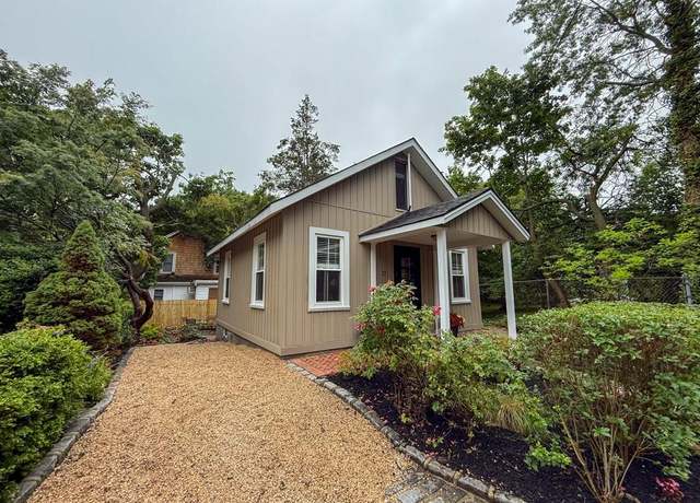 Property at 27 12th Ave, Sea Cliff, NY 11579, 1 bed, 1 bath