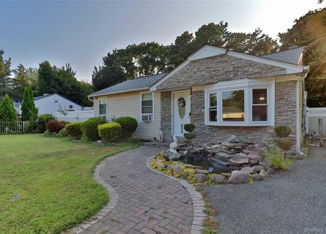 Property at 656 Scherger Ave, East Patchogue, NY 11772, 3 beds, 1 bath