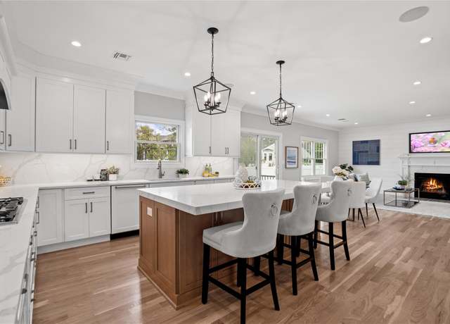 Property at 16 Roosevelt Ave, Massapequa Park, NY 11762, 6 beds, 4 baths