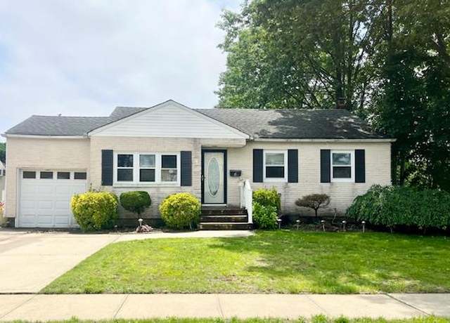Property at 3 Bentley Rd, Plainview, NY 11803, 3 beds, 1.5 baths