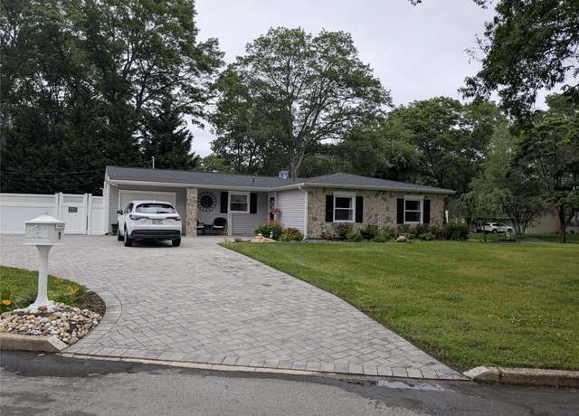 Property at 9 Songsparrow Ln, Centereach, NY 11720, 3 beds, 2 baths