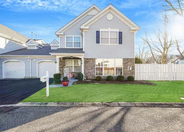 Property at 2 Tracie Ln, Middle Island, NY 11953, 2 beds, 2 baths