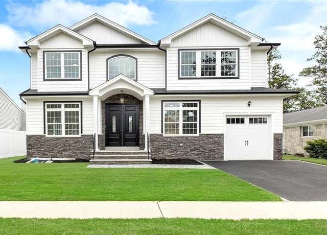 Property at 46 Colonial Rd, Old Bethpage, NY 11804, 5 beds, 3 baths