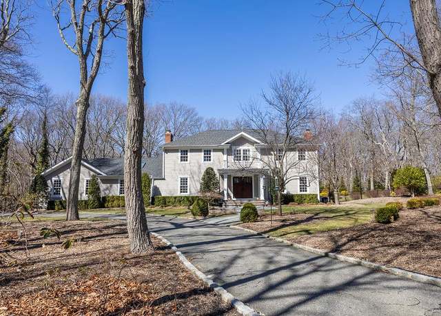 Property at 4 E Gate Ln, Setauket, NY 11733, 4 beds, 3 baths