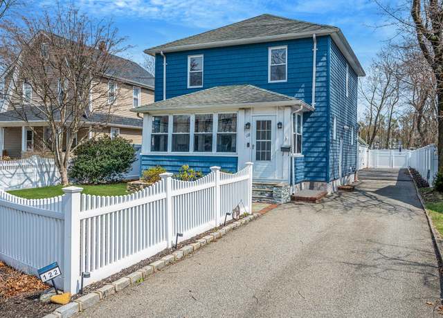 Property at 122 Broadway, Greenlawn, NY 11740, 4 beds, 2.5 baths