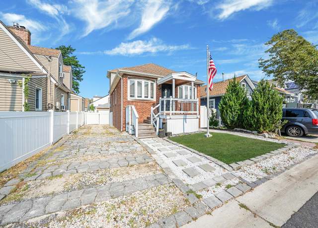 Property at 86 West Blvd, East Rockaway, NY 11518, 2 beds, 2 baths