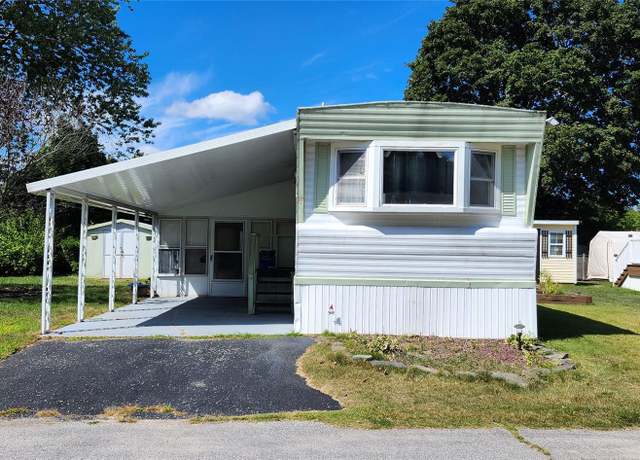 Property at 60 Valley Forge Dr, Bohemia, NY 11716, 2 beds, 1 bath