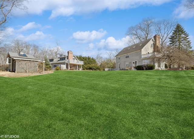 Property at 10947 N Bayview Rd, Southold, NY 11971, 4 beds, 3 baths