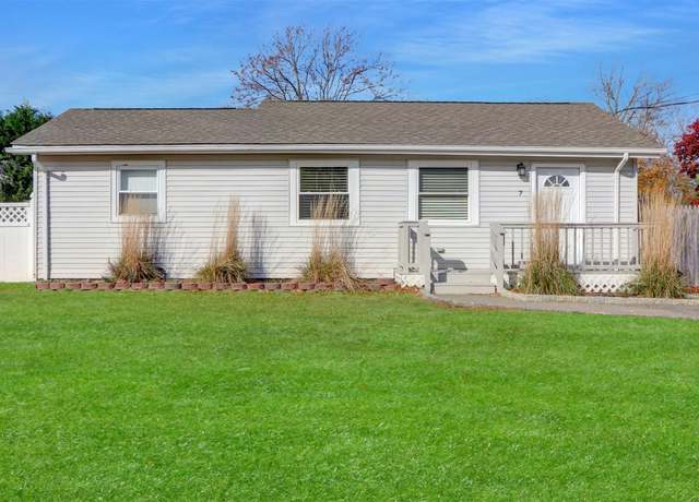 Property at 7 Elm Rd E, Mastic Beach, NY 11951, 2 beds, 1 bath