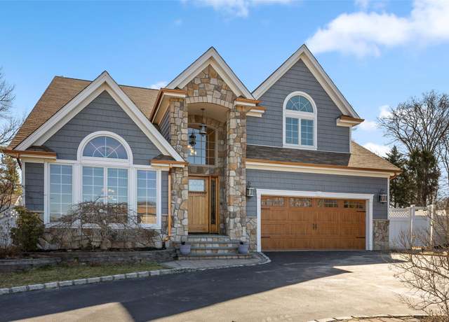 Property at 139 Juniper Ave, Ronkonkoma, NY 11779, 4 beds, 2.5 baths