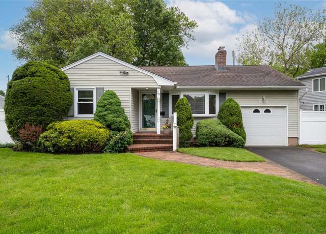 Property at 29 Newmarket Rd, Syosset, NY 11791, 3 beds, 1 bath