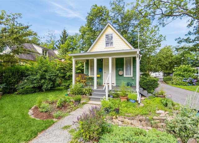 Property at 17 Campwoods Grounds, Ossining, NY 10562, 2 beds, 1 bath