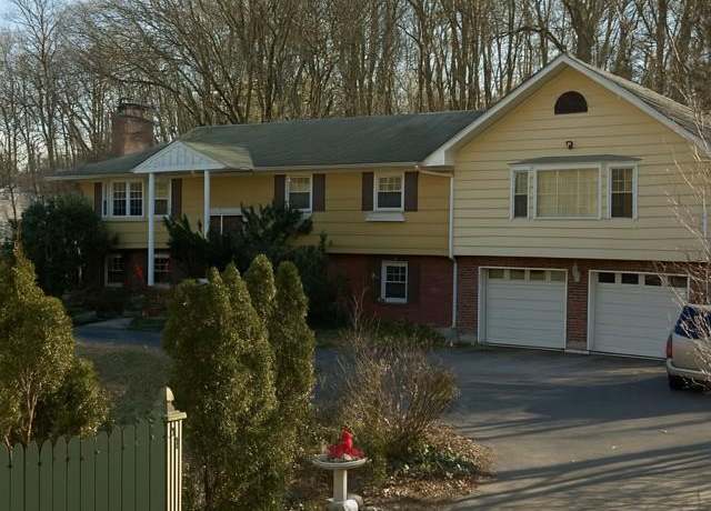Property at 32 Southdown Rd, Huntington, NY 11743, 5 beds, 3.5 baths