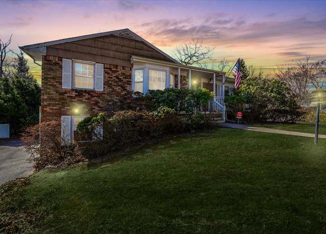 Property at 10 Beacon Hill Dr, Stony Brook, NY 11790, 3 beds, 2 baths