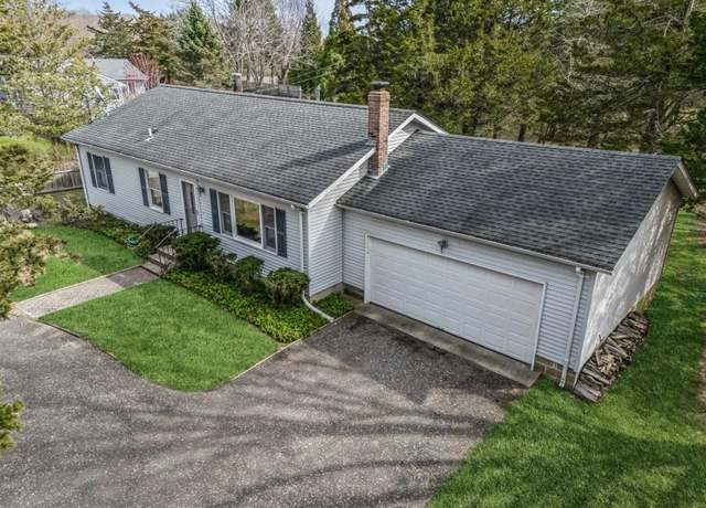 Property at 6980 N Bayview Rd, Southold, NY 11971, 3 beds, 2 baths