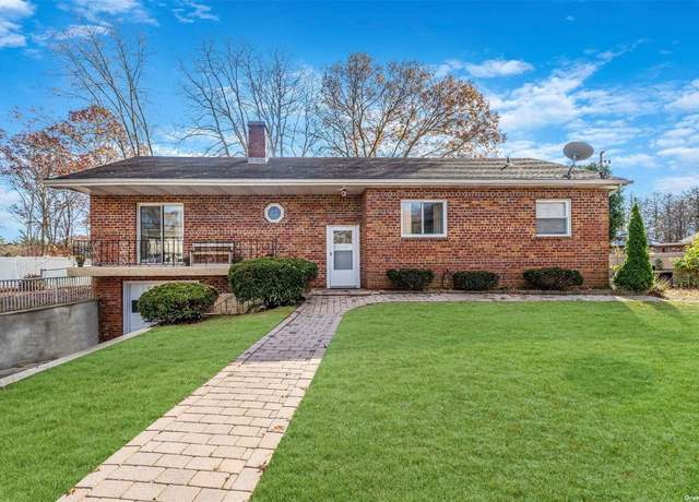 Property at 6 Pentmoor Dr, Mastic, NY 11950, 3 beds, 3 baths