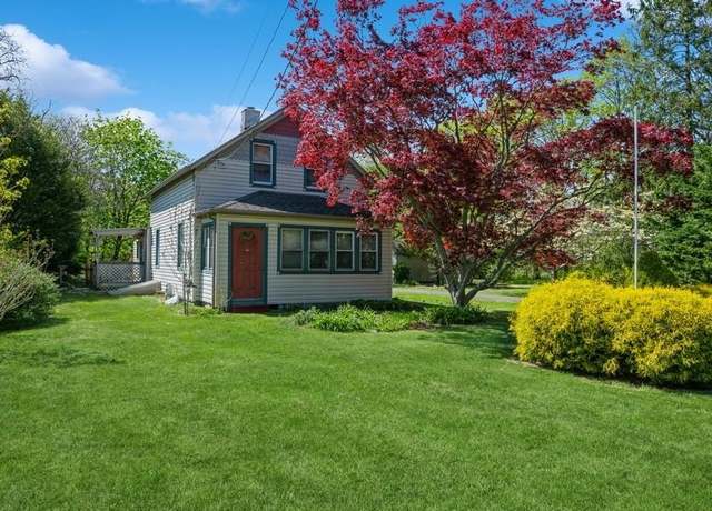 Property at 1440 Smithtown Ave, Bohemia, NY 11716, 3 beds, 1 bath