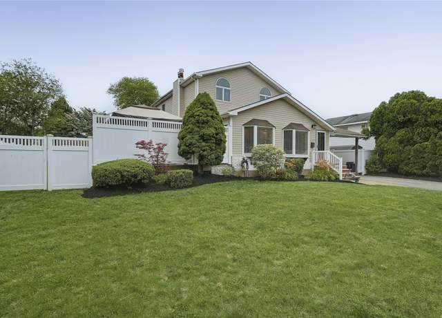 Property at 70 Hayrick Ln, Commack, NY 11725, 4 beds, 2 baths