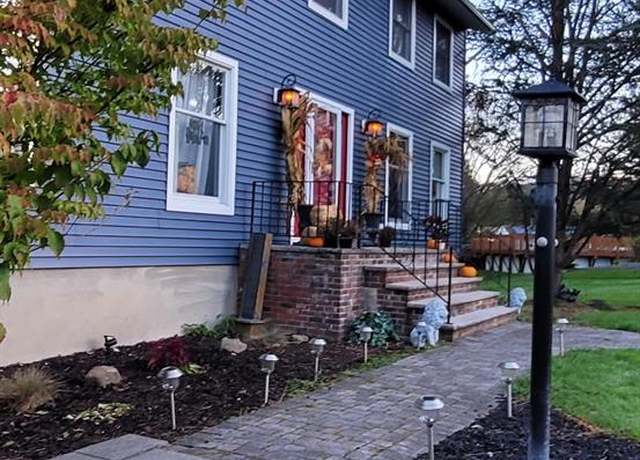 Property at 2 Dawn Ct, Chester, NY 10918, 4 beds, 2.5 baths