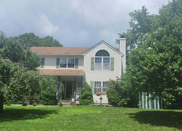 Property at 3 Long Acre Ct, Medford, NY 11763, 5 beds, 3 baths