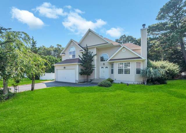 Property at 17 Mercer St, Port Jefferson Station, NY 11776, 6 beds, 4.5 baths