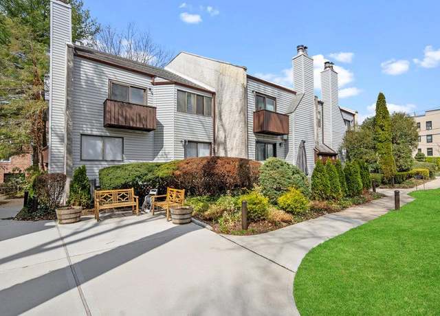 Property at 10 Wooleys Ln Unit 2C, Great Neck, NY 11023, 3 beds, 2 baths