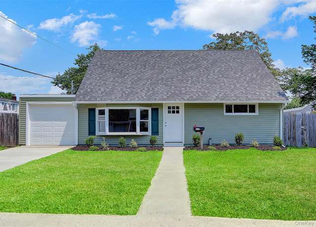 Property at 328 Martin Pl, Bethpage, NY 11714, 4 beds, 1 bath