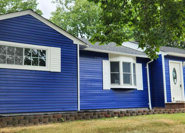 Property at 57 W 6th St, Patchogue, NY 11772, 6 beds, 2 baths