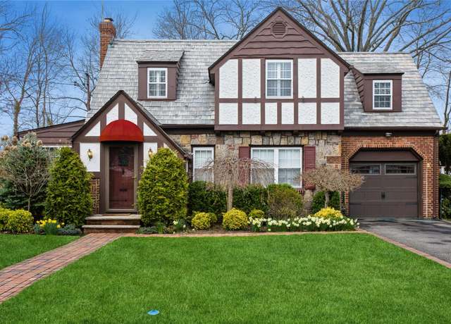 Property at 19 Gerard Ave E, Malverne, NY 11565, 3 beds, 1.5 baths