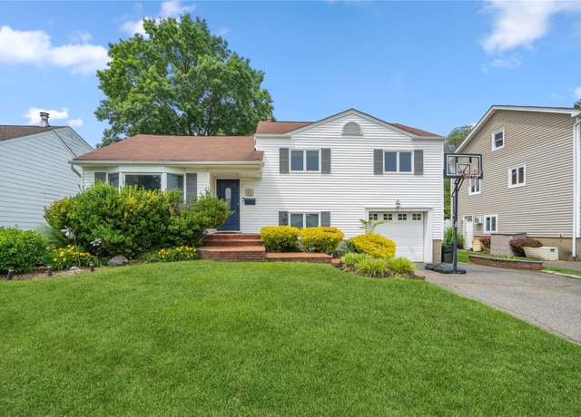 Property at 58 Circle Dr, Syosset, NY 11791, 3 beds, 2 baths