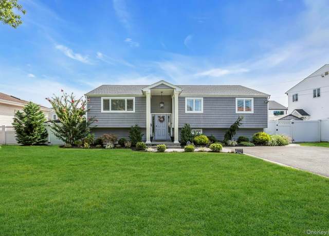 Property at 2777 Len Dr, Bellmore, NY 11710, 4 beds, 2 baths