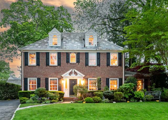 Property at 32 Inness Pl, Manhasset, NY 11030, 4 beds, 2.5 baths