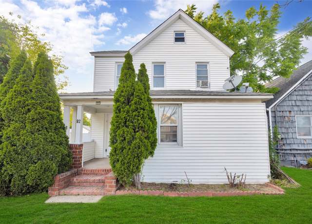 Property at 82 Heitz Pl, Hicksville, NY 11801, 5 beds, 1.5 baths