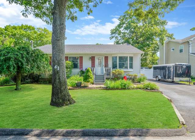 Property at 61 Misty Rd, Rocky Point, NY 11778, 3 beds, 2 baths
