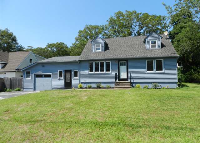 Property at 39 W 3rd St, Patchogue, NY 11772, 4 beds, 2 baths