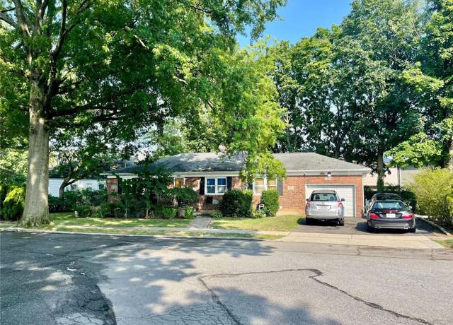 Property at 215 W Poplar St, Floral Park, NY 11001, 5 beds, 4 baths