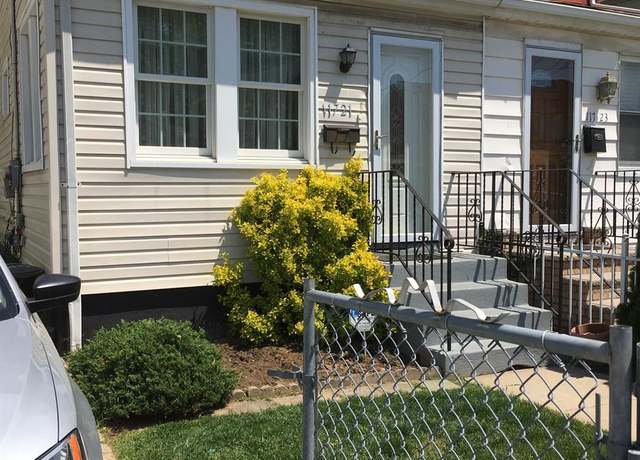 Property at 117-21 202 St, Saint Albans, NY 11412, 3 beds, 2.5 baths