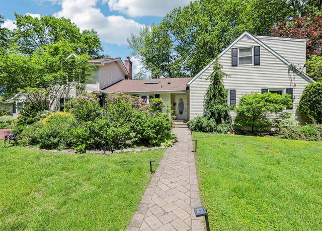 Property at 1 Meadowood Path, New Rochelle, NY 10804, 4 beds, 3.5 baths