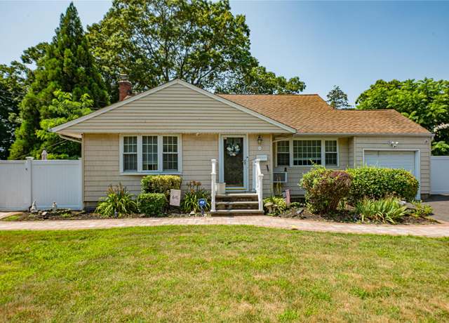 Property at 684 Pat Dr, West Islip, NY 11795, 4 beds, 2 baths