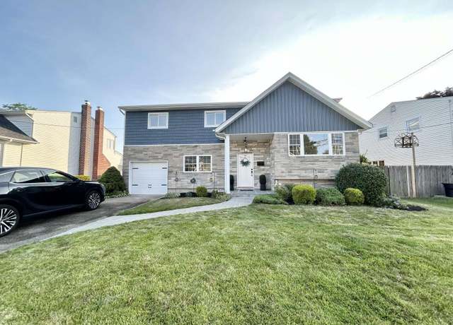 Property at 2956 Judith Dr, Merrick, NY 11566, 4 beds, 2 baths