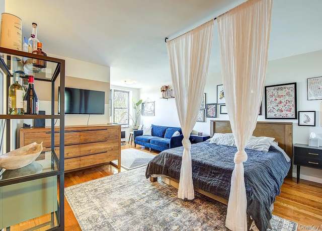Property at 67-30 Dartmouth St Unit 6R, Forest Hills, NY 11375, 1 bath