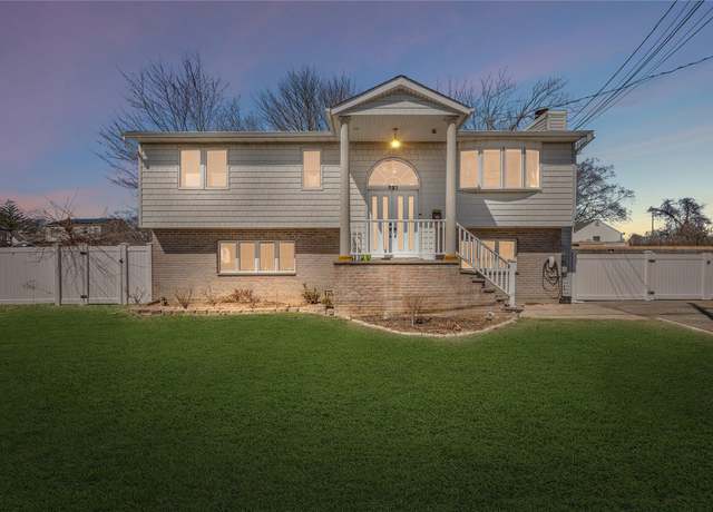Property at 321 Sherbrooke Rd, Lindenhurst, NY 11757, 4 beds, 2 baths