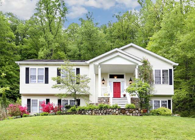 Property at 43 Hickory Rd, Sloatsburg, NY 10974, 4 beds, 3 baths
